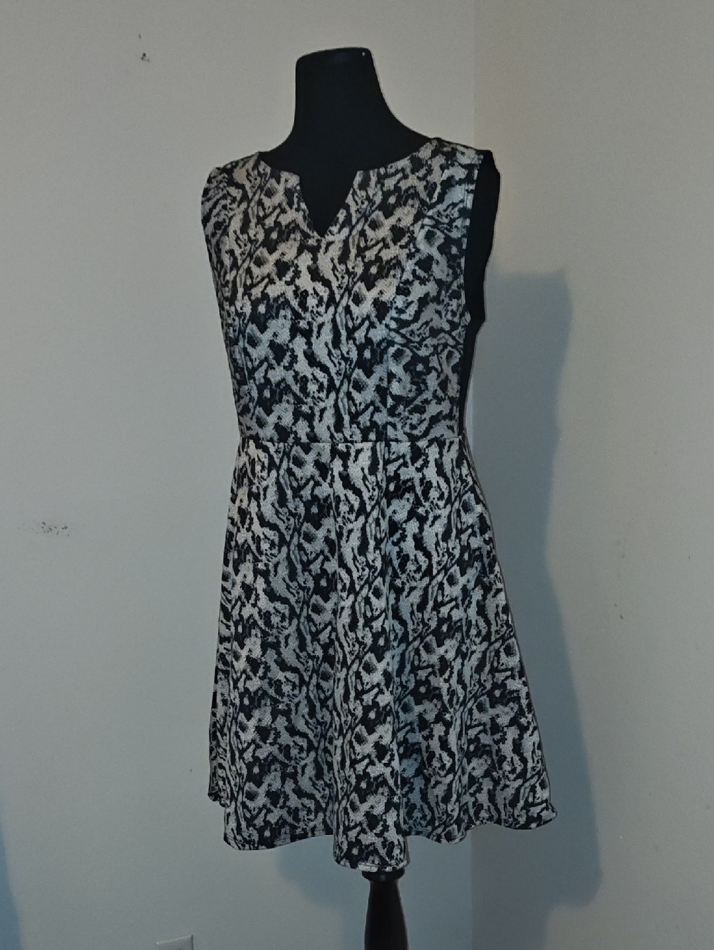 Sleeveless Black and White Patterned Snakeskin Look Fit & Flare Dress
